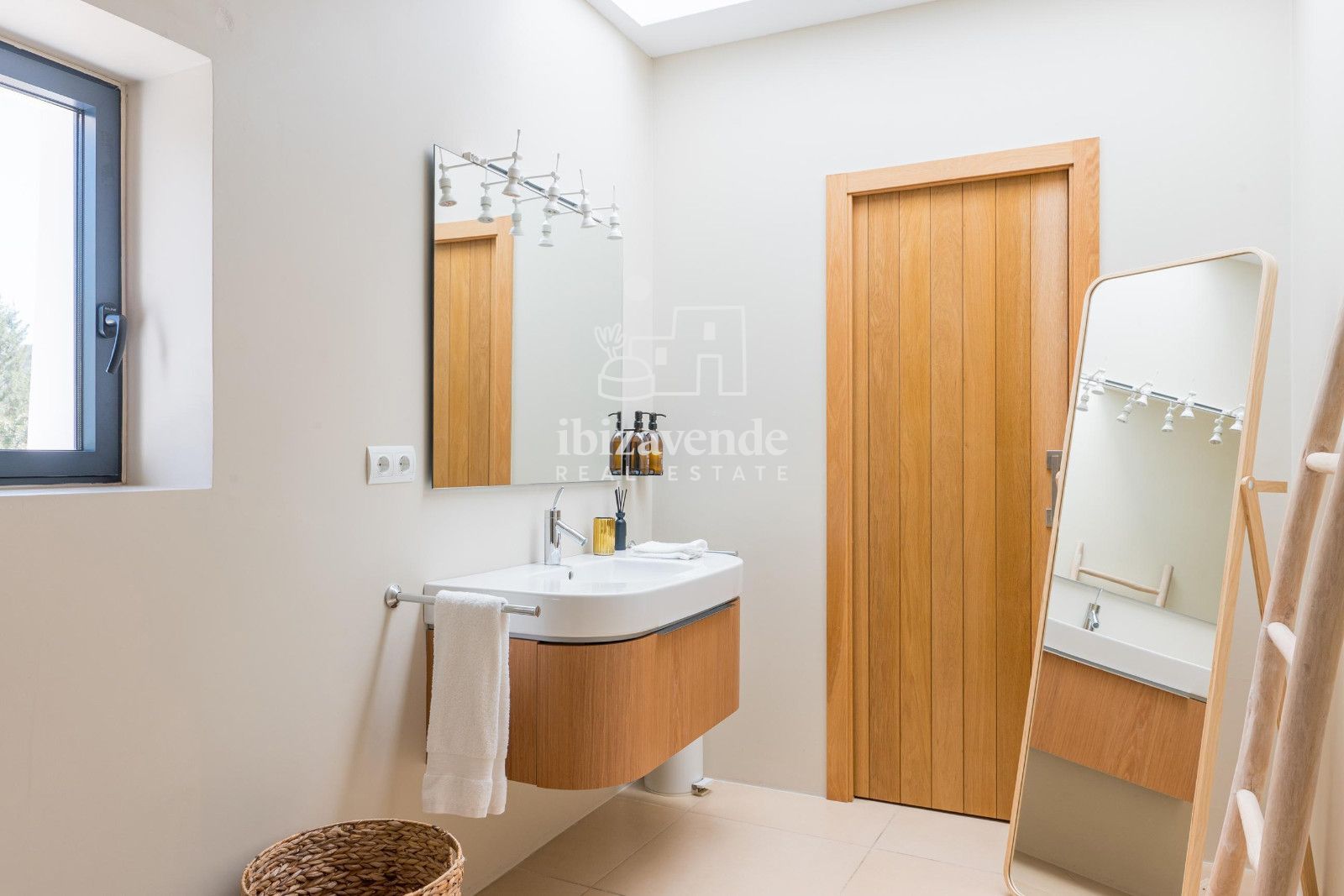 Mobilia Inmueble Image