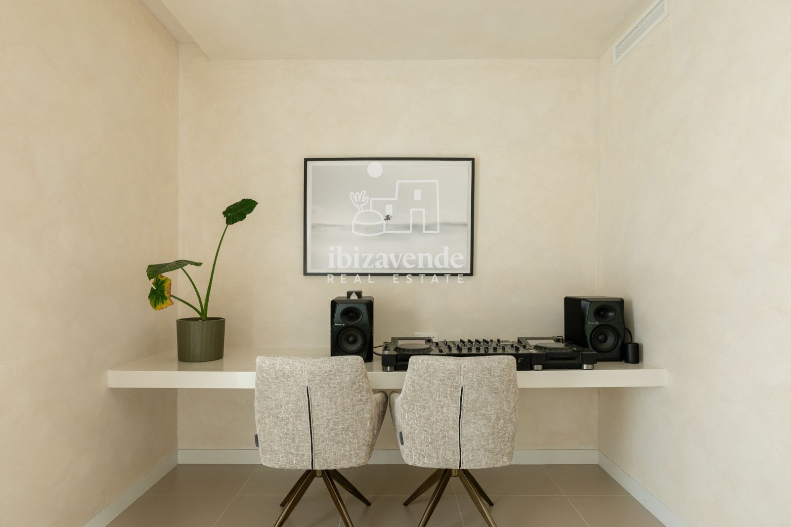 Mobilia Property Image