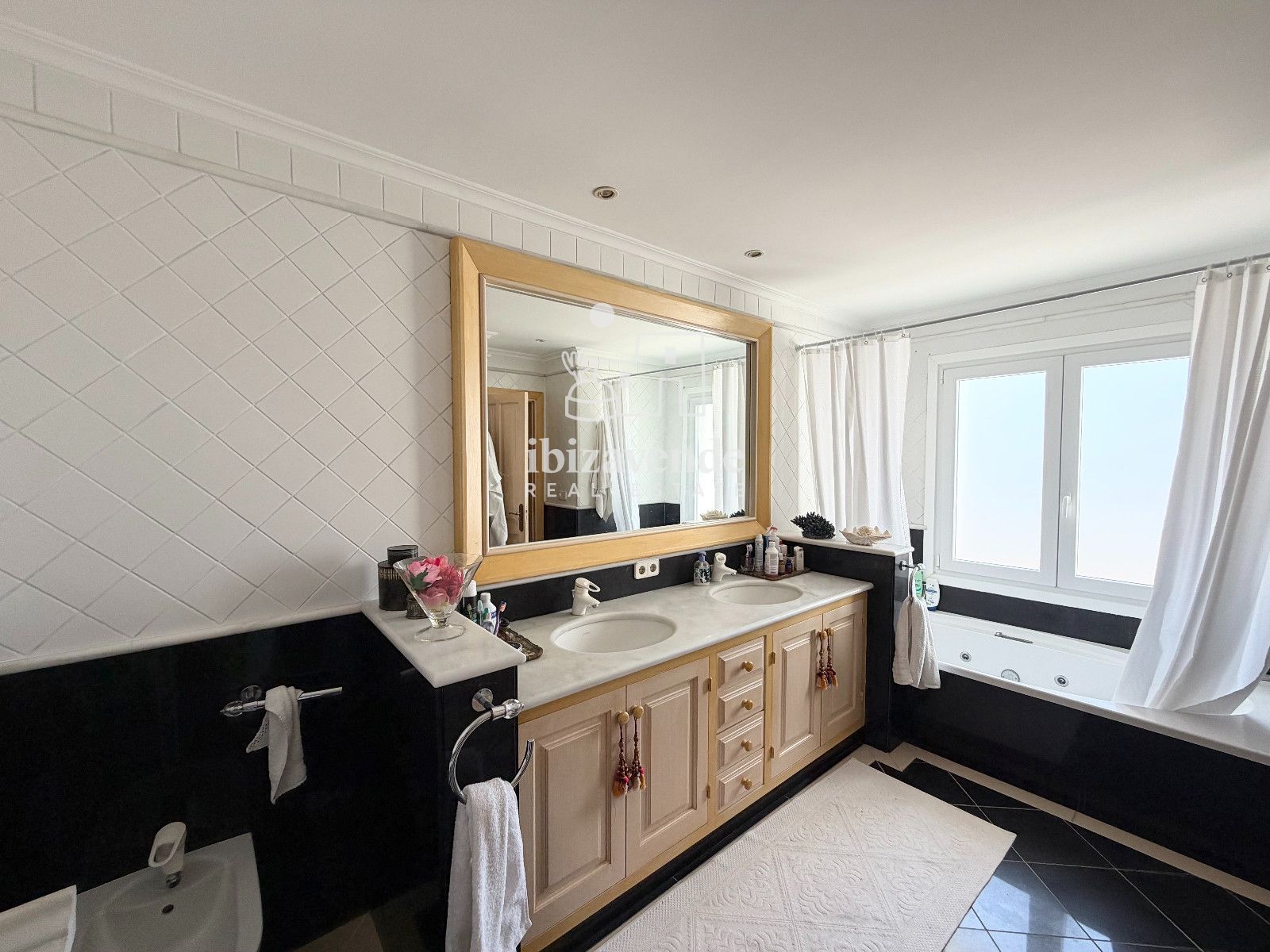 Mobilia Property Image