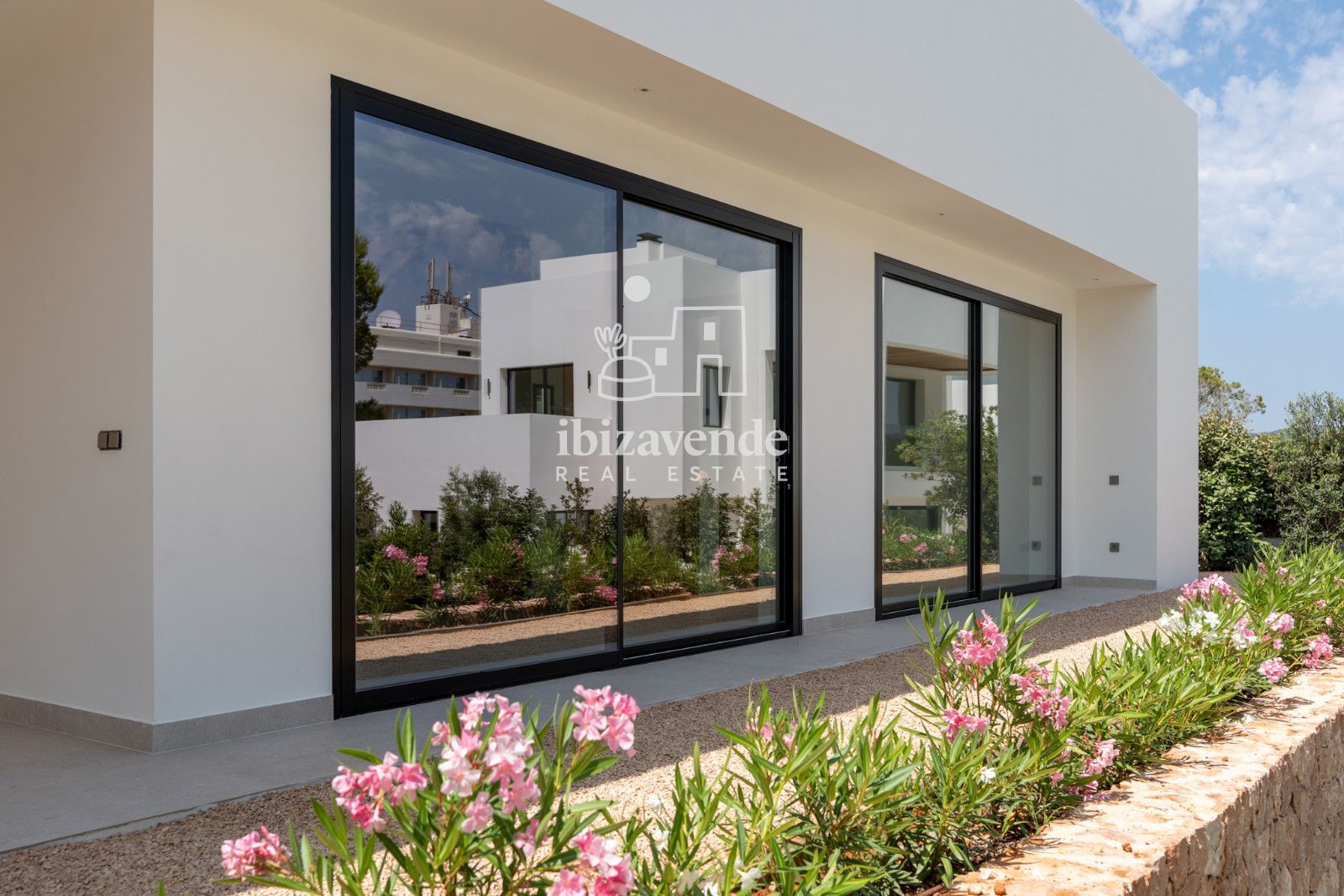 Mobilia Property Image